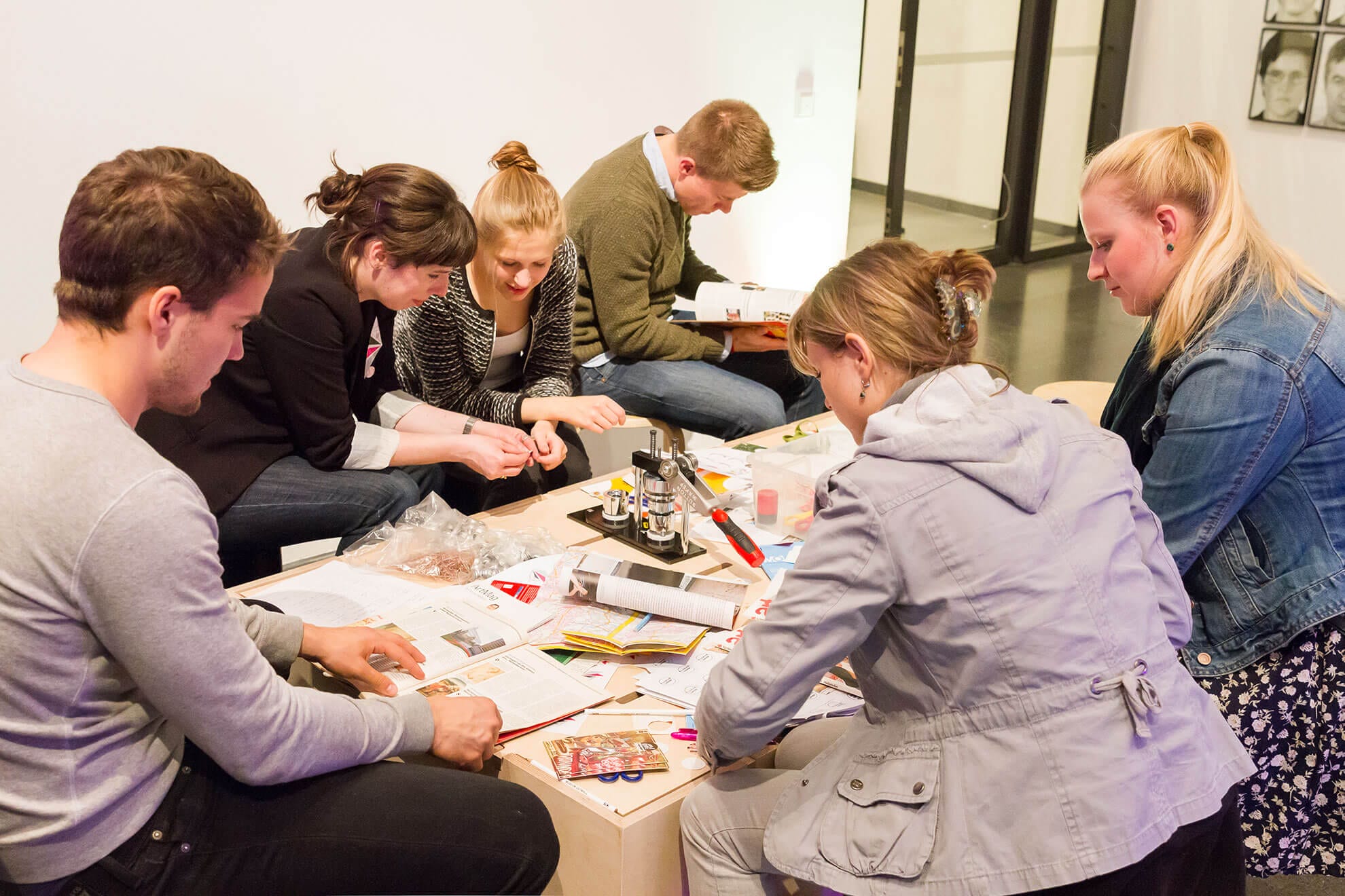 Workshop für Erwachsene in der Sammlungspräsentation des Museum Ostwall, © Roland Baege