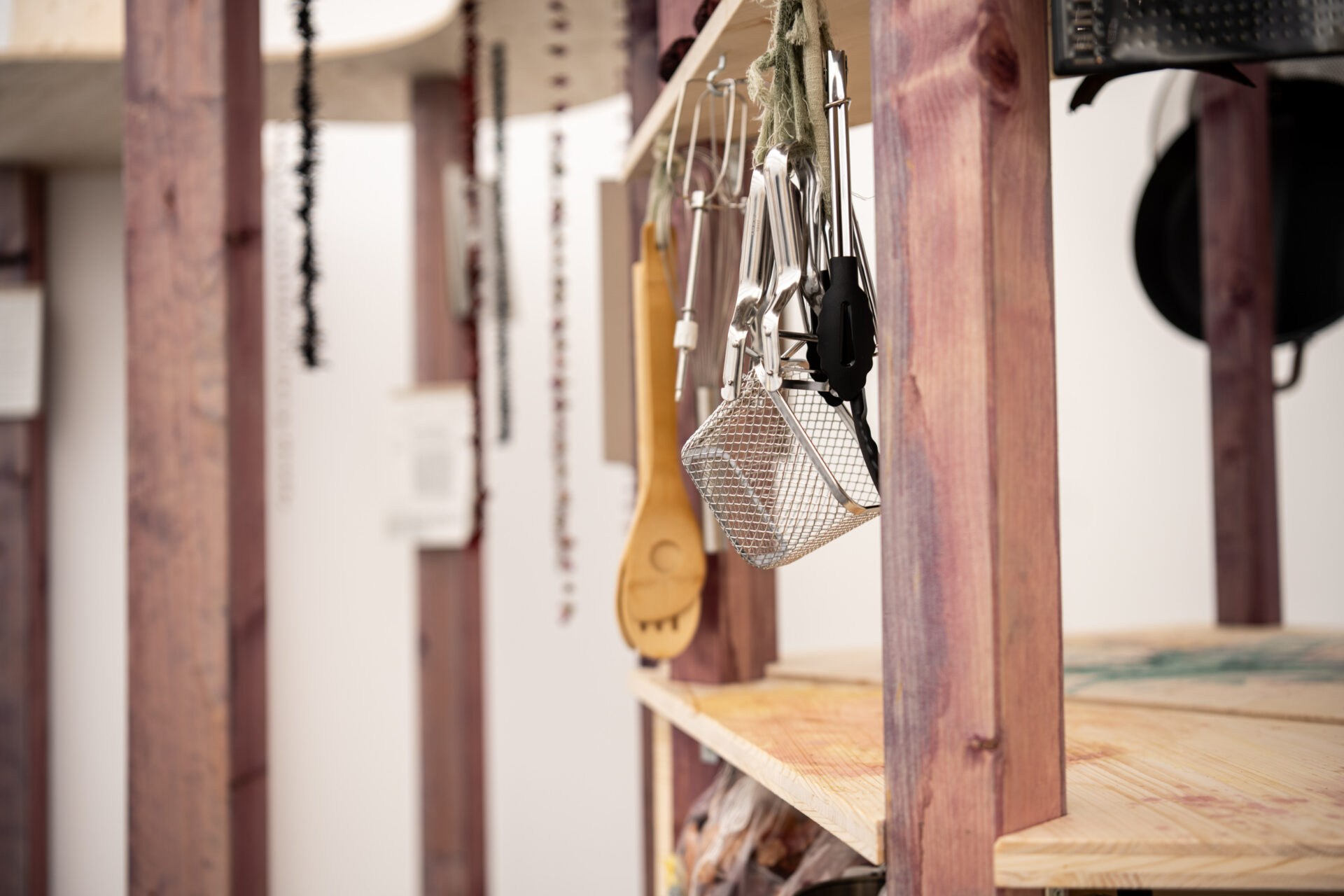Detail aus Installation Archipelago in Sauce in der Ausstellung 