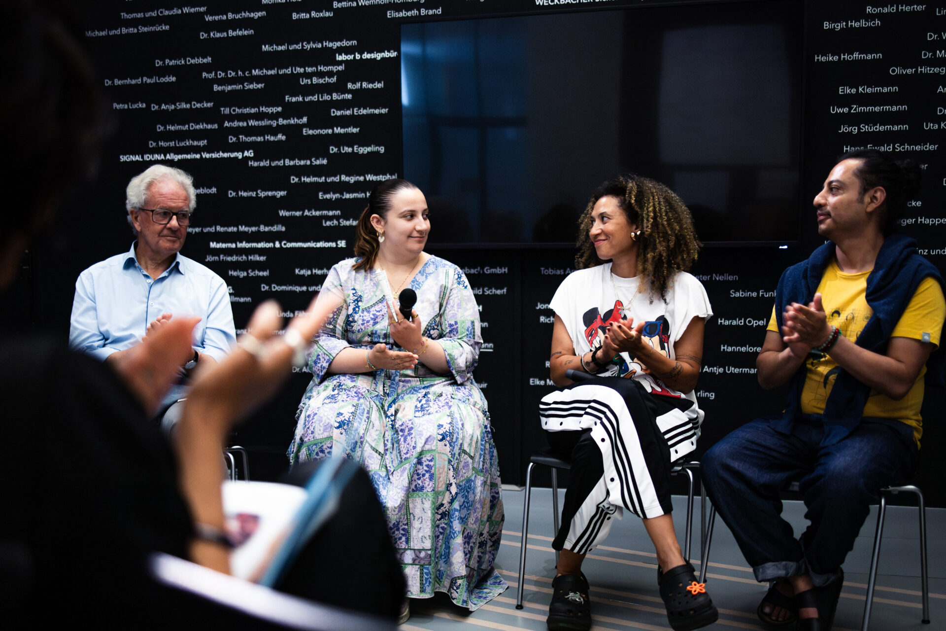 Joséphine Sagna am 17. Juni beim Artist Talk - gemeinsam mit den Mitgliedern des Beirats.