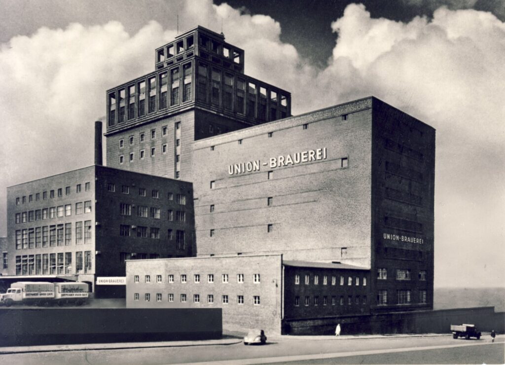 Das historische Gebäude der Dortmunder Union Brauerei 1953