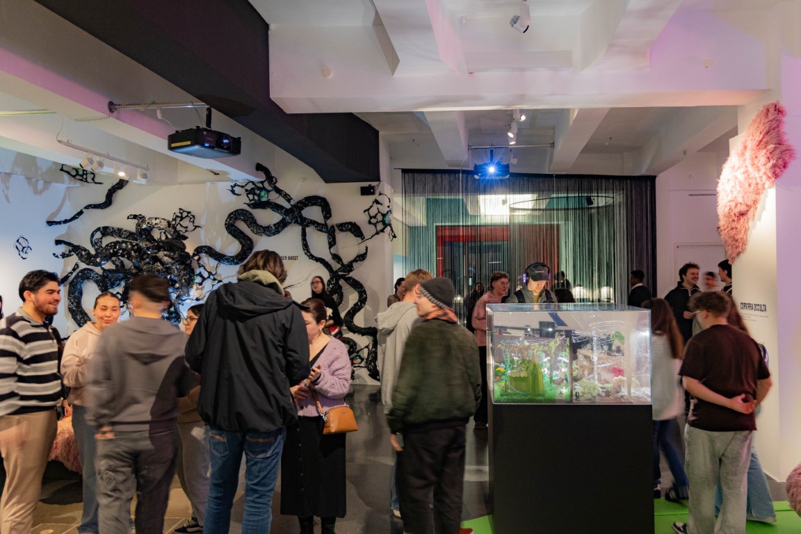 Ausstellungsansicht in die Ausstellung 