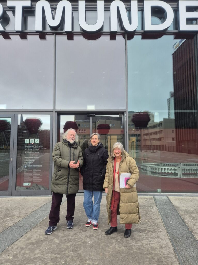 V.l.: Erich Krian, Dr. Nicole Grothe (Sammlungsleiterin MO), Regina Krian.Schmitdke. 