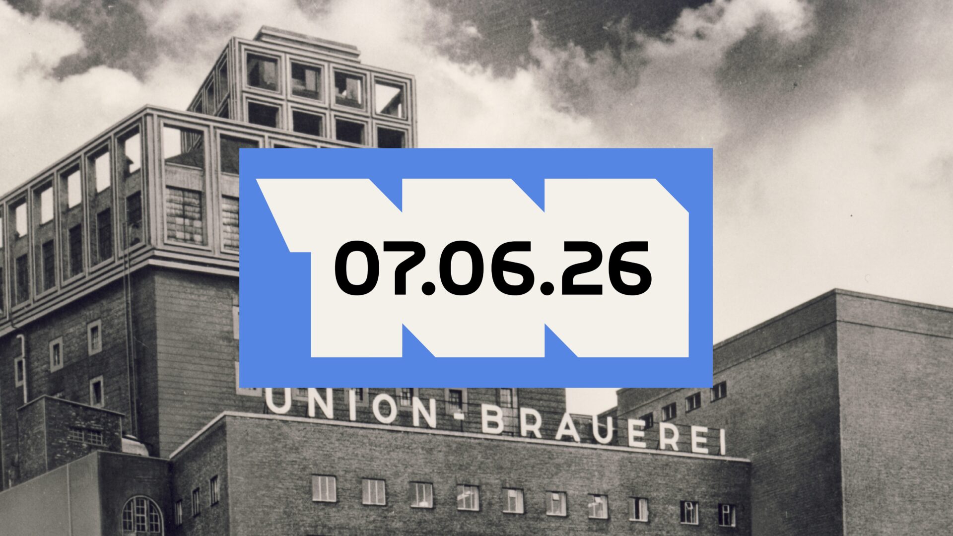 Altes Foto der Unionsbrauerei mit Datum des Jubiläums im Vordergrund