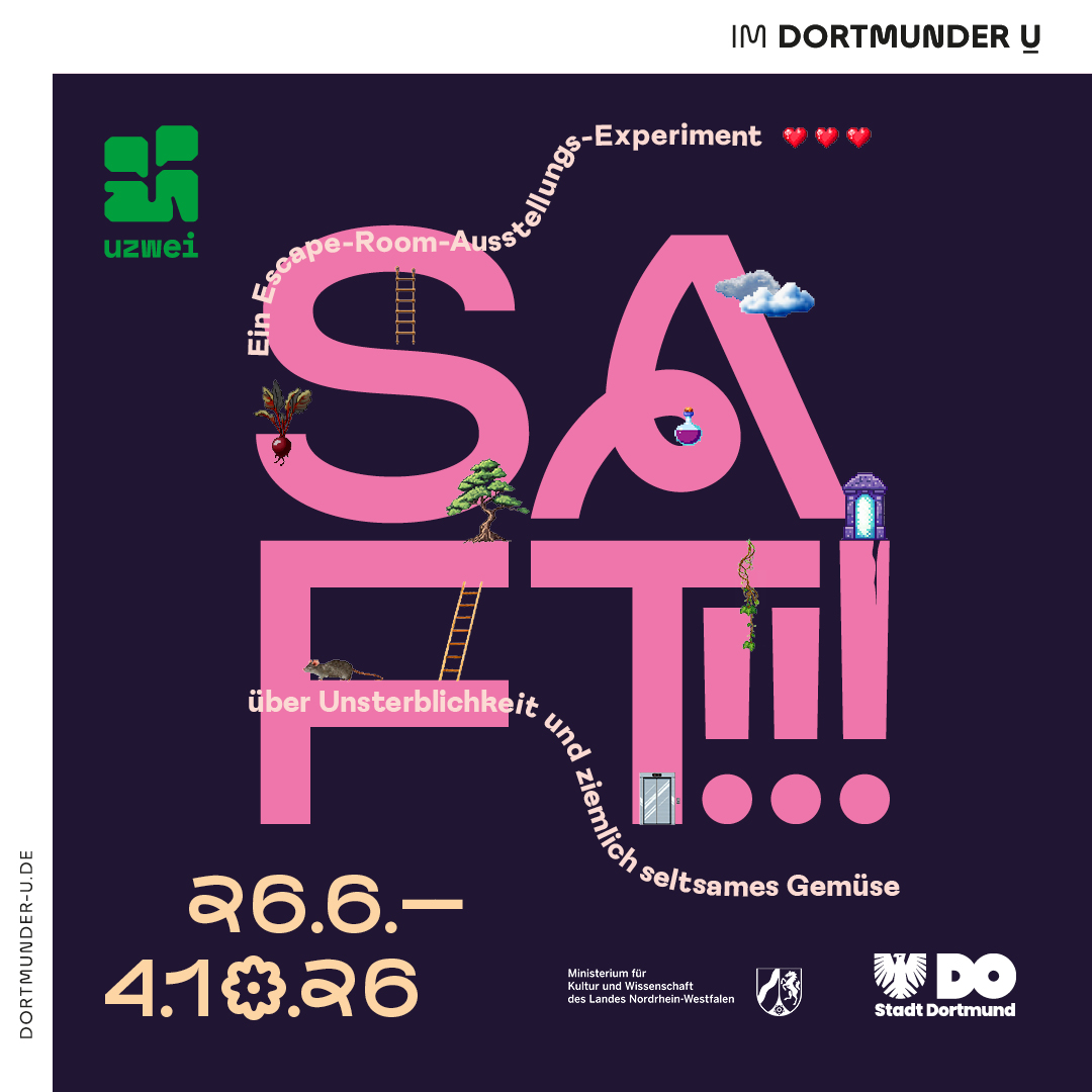 Keyvisual zur Ausstellung SAFT!!!. Vor einem dunklen Hintergrund steht in rosa Schrift das Wort SAFT!!! geschrieben. Außerdem stehen in einem helleren Ton der Untertitel 