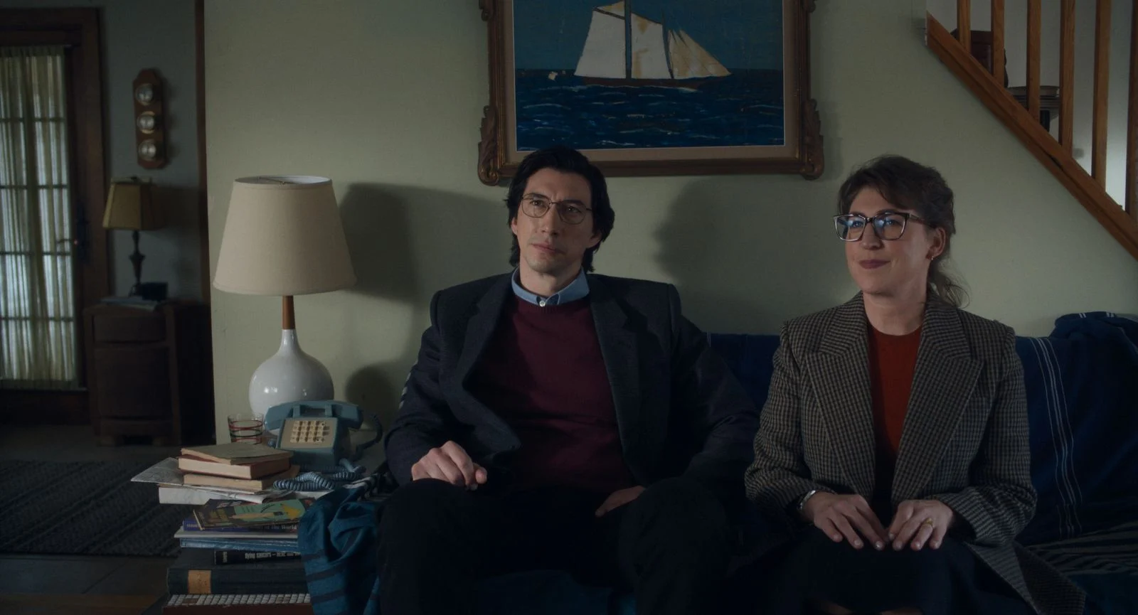 Szenenbild: Adam Driver und Mayim Bialik