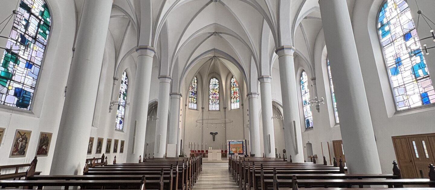 Innenansicht der Kirche hheilige Familie