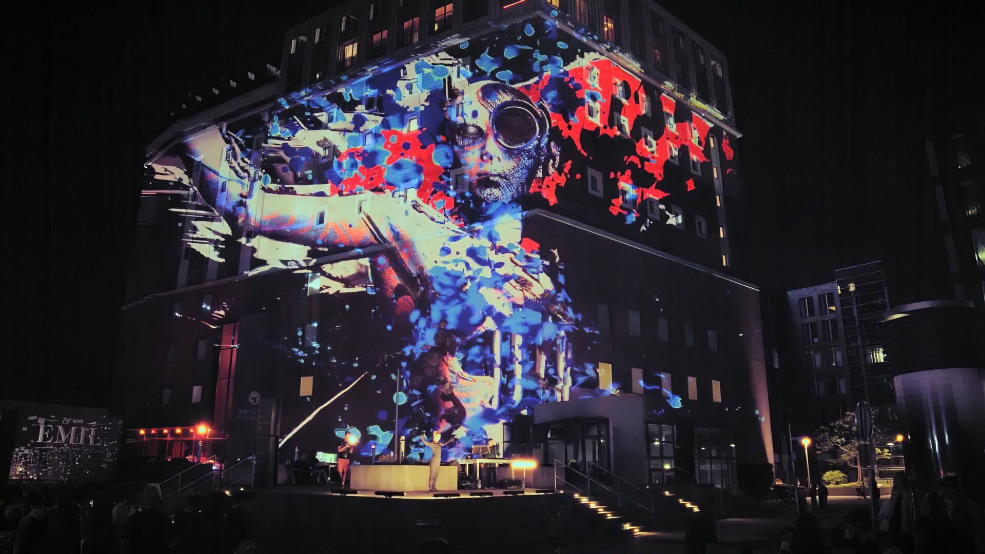 Fassadenmapping mit Performance beim Dortmunder U