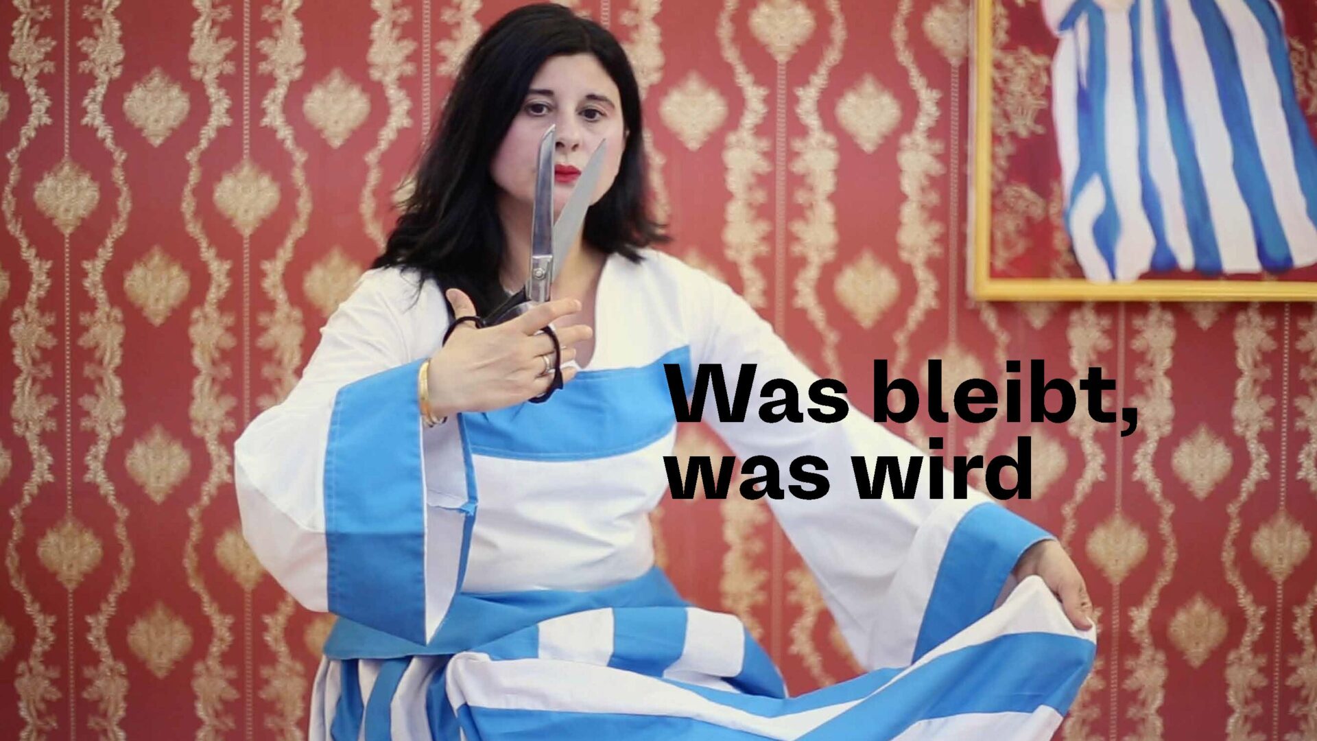 Videostill von der Performance Patchwork von Nezaket Ekici