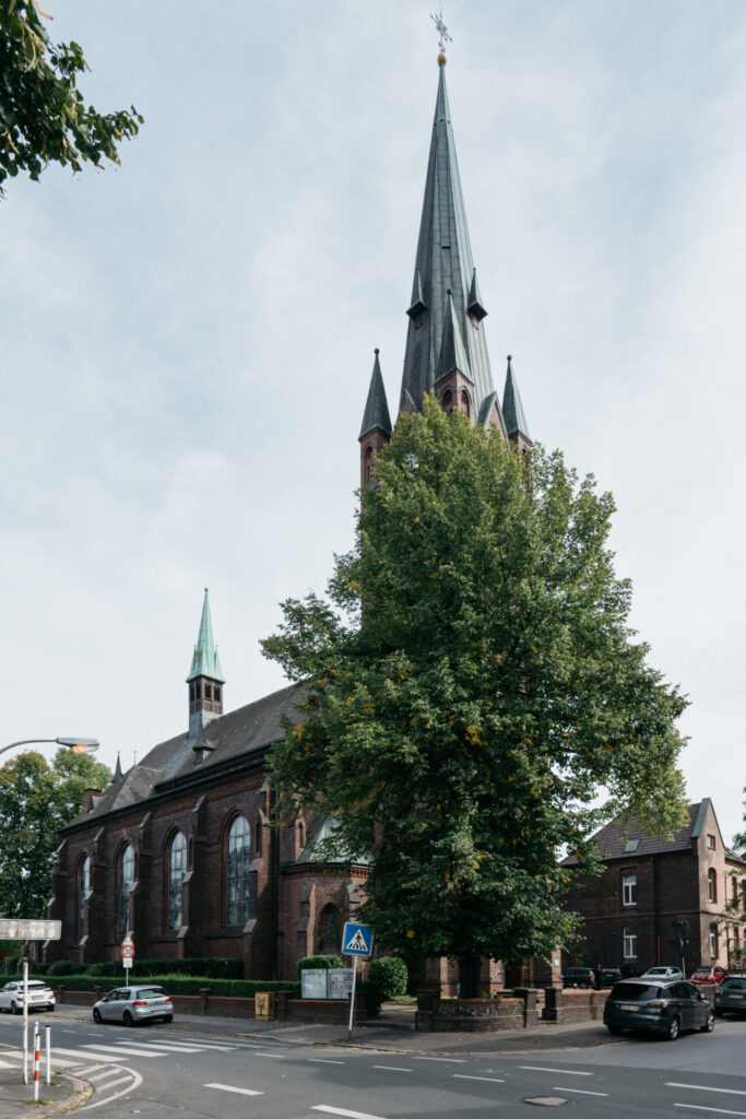 Kirche Heilige Familie in Dortmund Marten