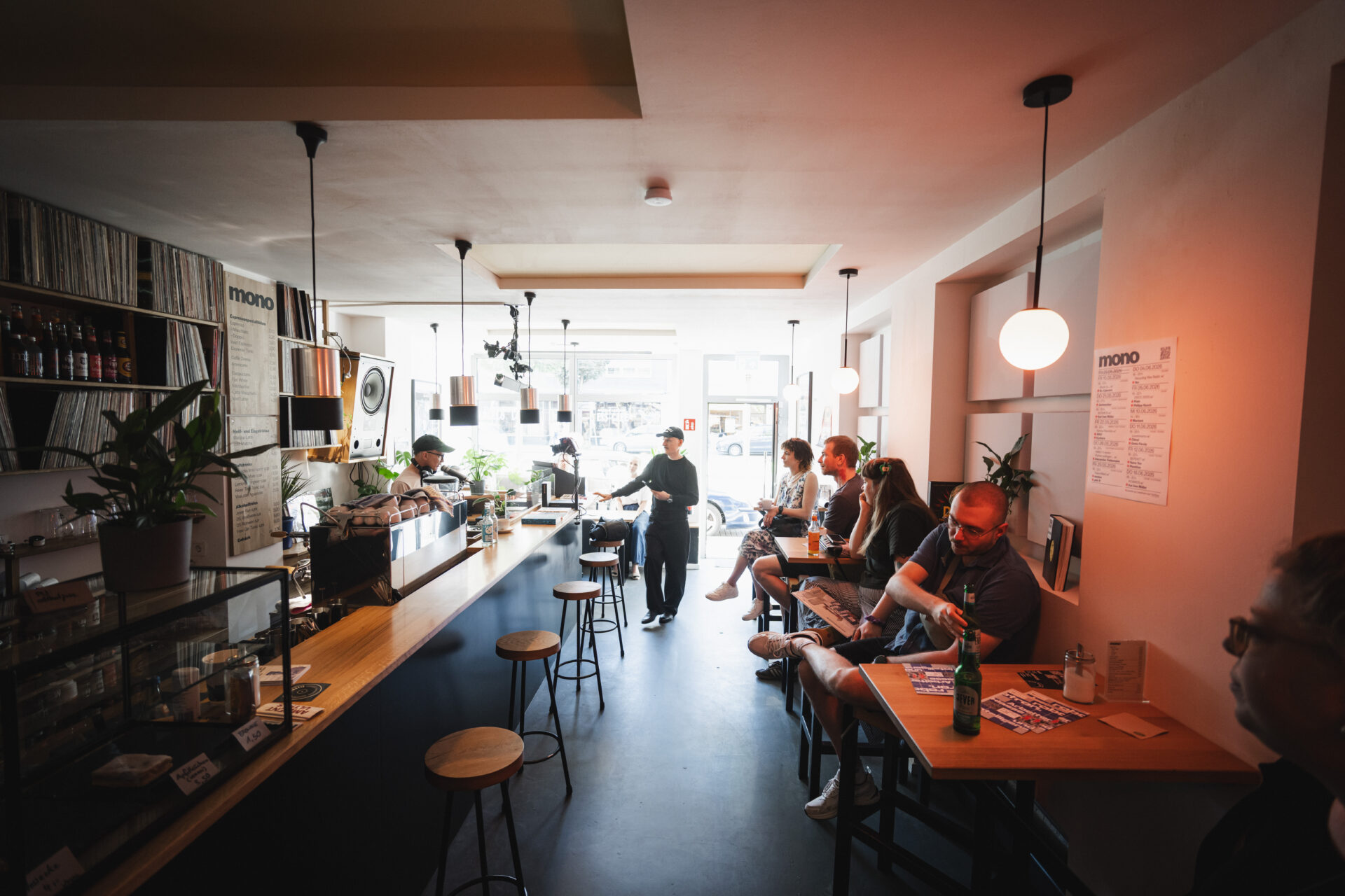 Menschen in einer Bar
