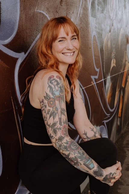 Portrait der Yoga Leiterin