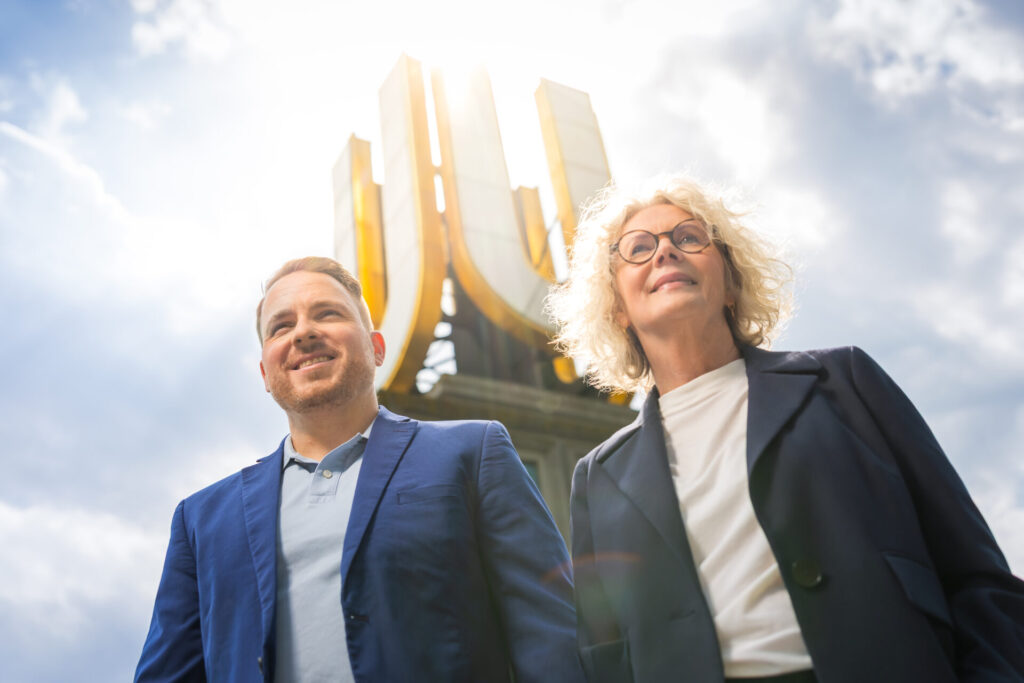 Regina Selter und Matthias Kozka vor dem Dortmunder U